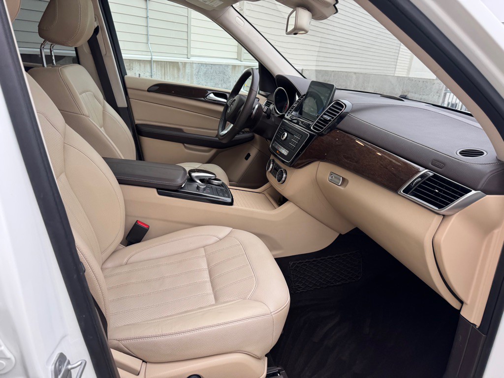 2017 Mercedes-Benz GLS-Class Image 32