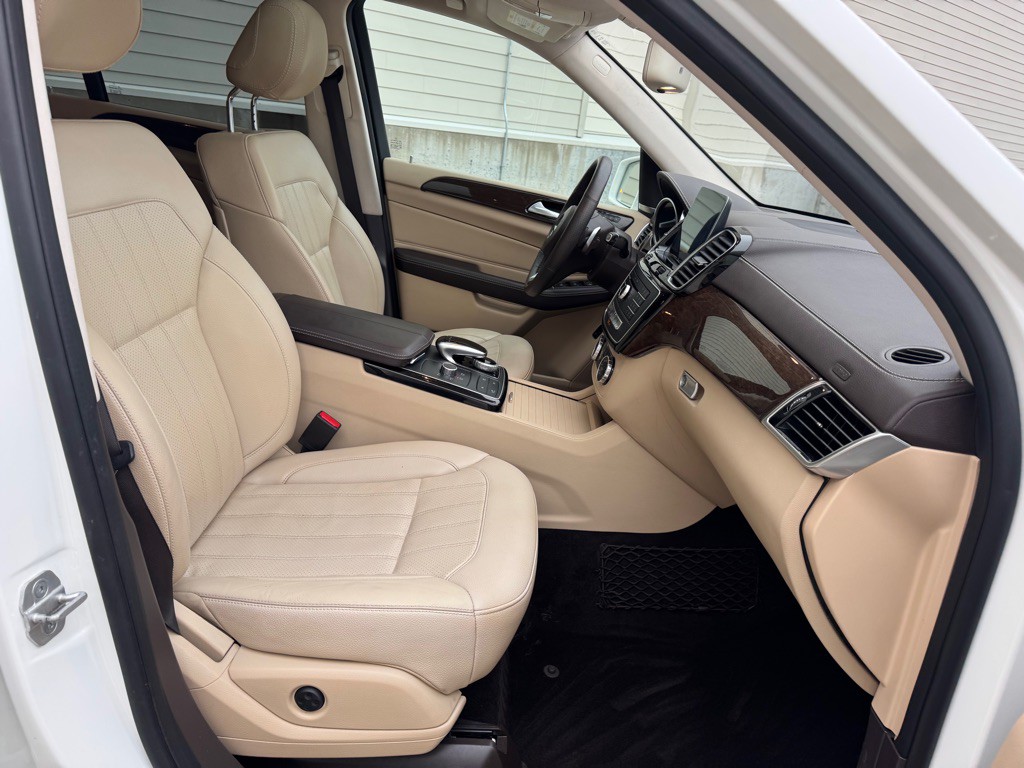 2017 Mercedes-Benz GLS-Class Image 33