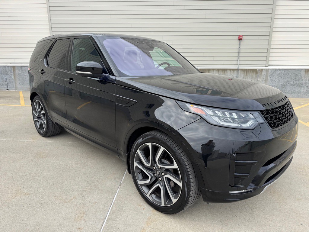 2017 Land Rover Discovery Image 1
