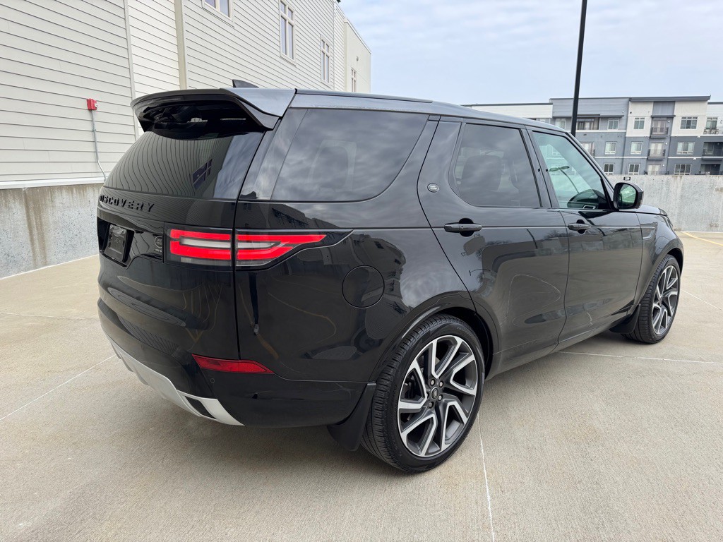 2017 Land Rover Discovery Image 3