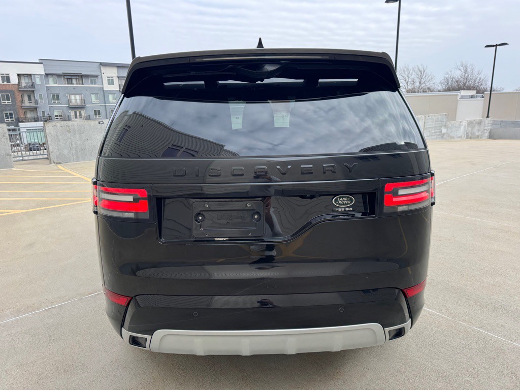 2017 Land Rover Discovery Image 4