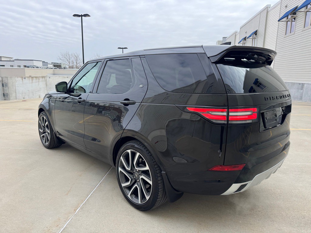 2017 Land Rover Discovery Image 5