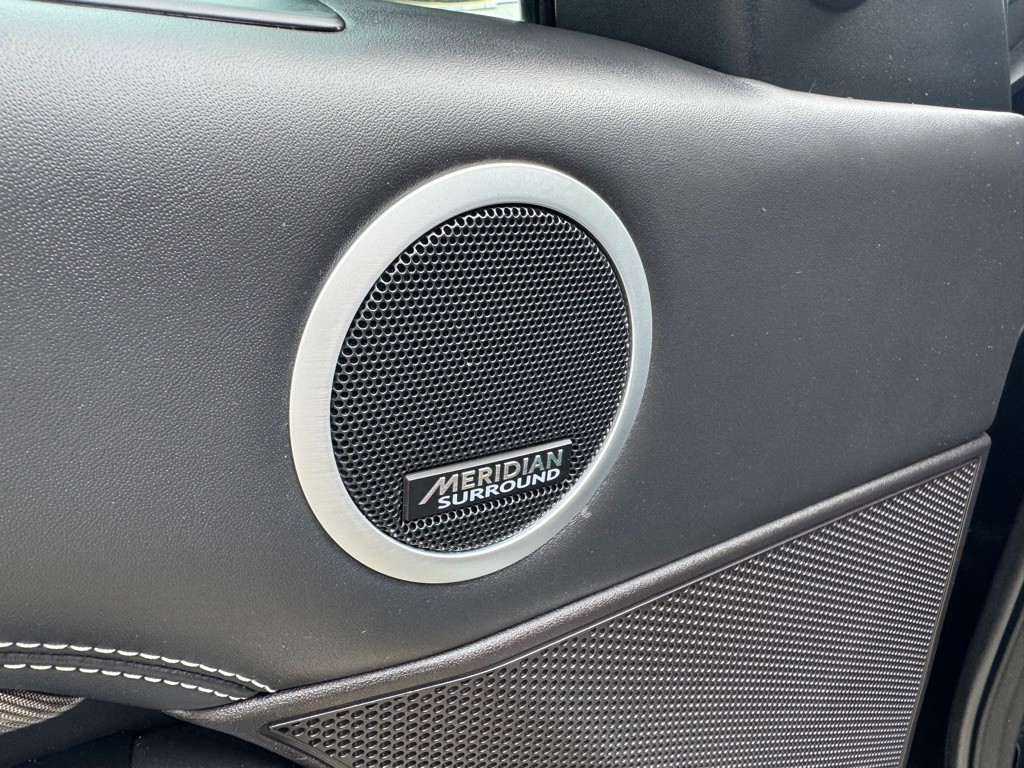 2017 Land Rover Discovery Image 11