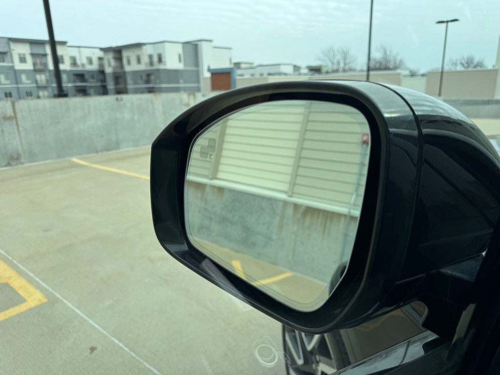 2017 Land Rover Discovery Image 12