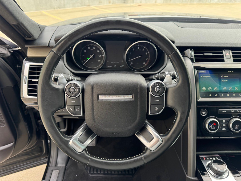 2017 Land Rover Discovery Image 16