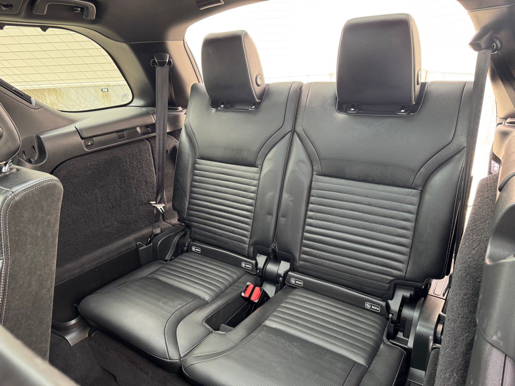 2017 Land Rover Discovery Image 25