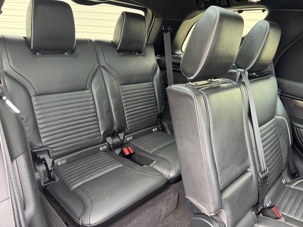 2017 Land Rover Discovery Image 31