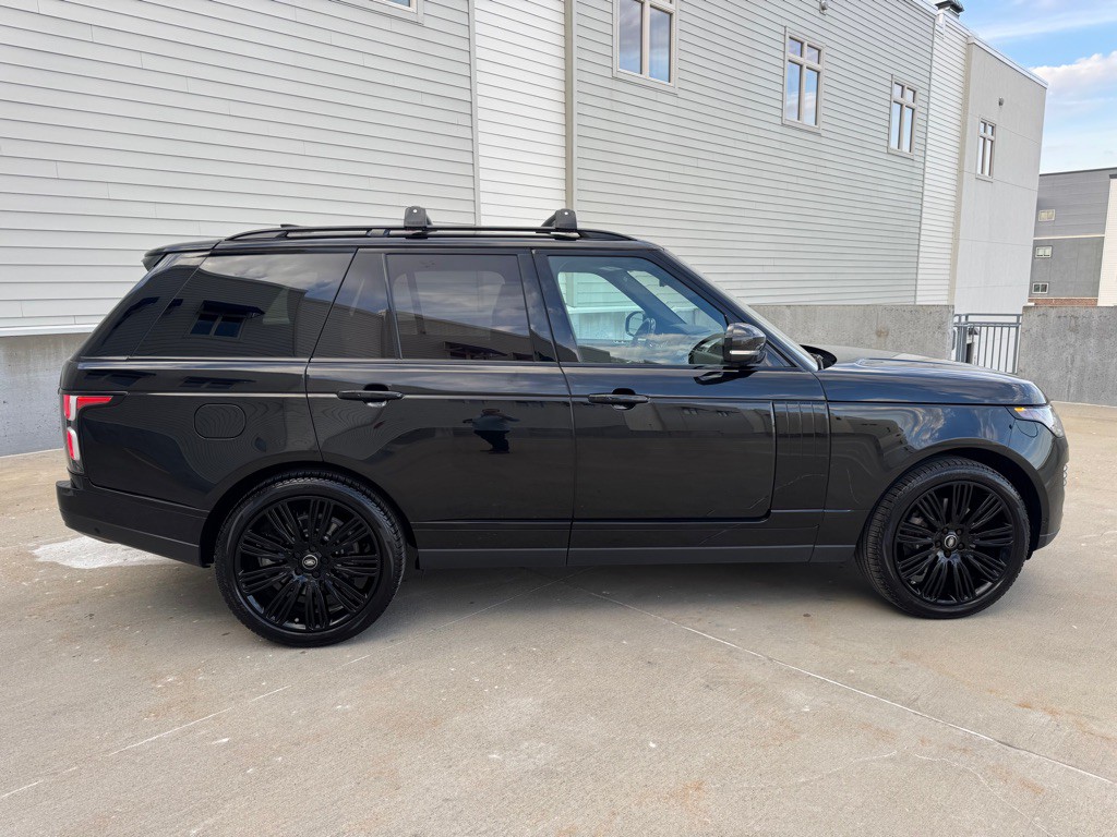 2018 Land Rover Range Rover Image 2