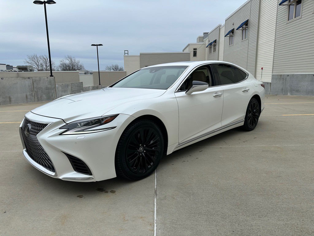 2018 Lexus LS Image 3
