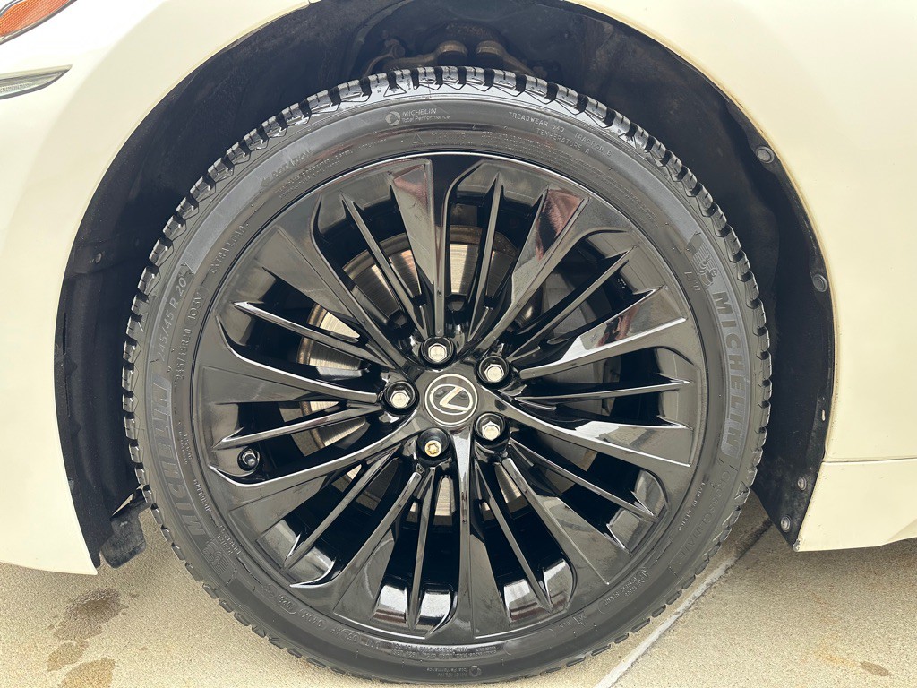 2018 Lexus LS Image 9