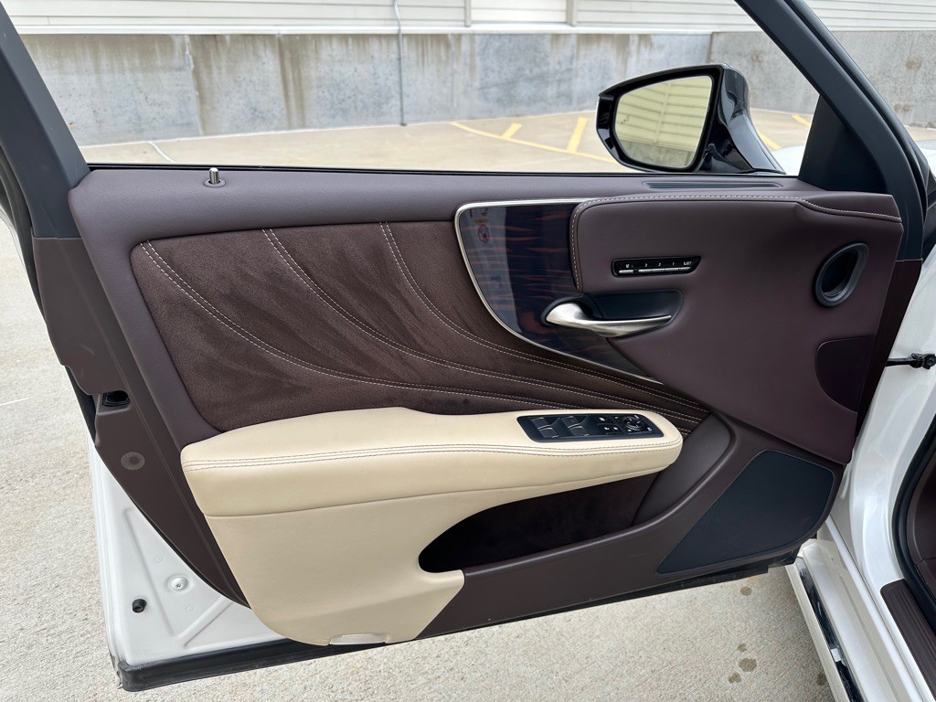 2018 Lexus LS Image 10