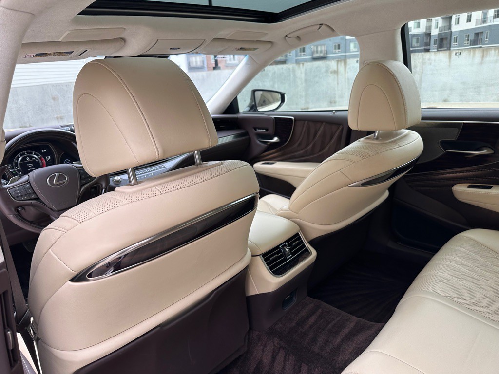 2018 Lexus LS Image 17
