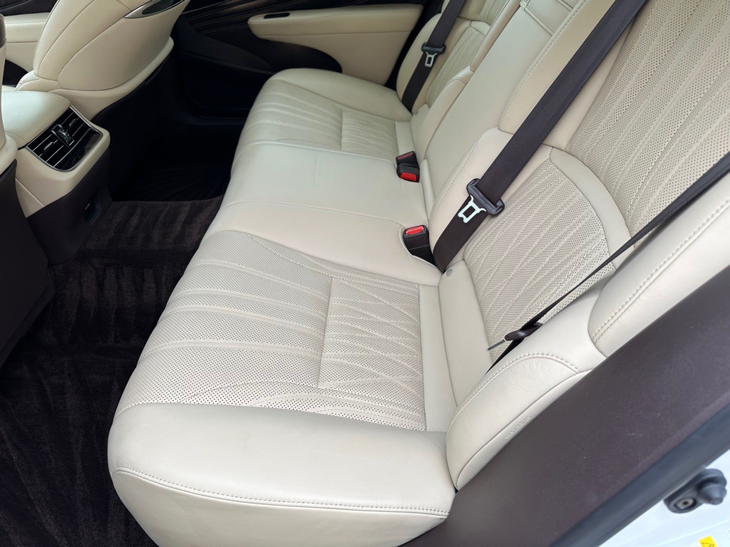 2018 Lexus LS Image 18