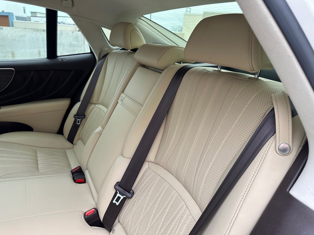 2018 Lexus LS Image 19