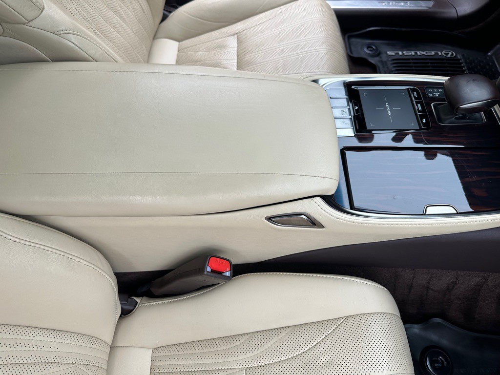 2018 Lexus LS Image 26