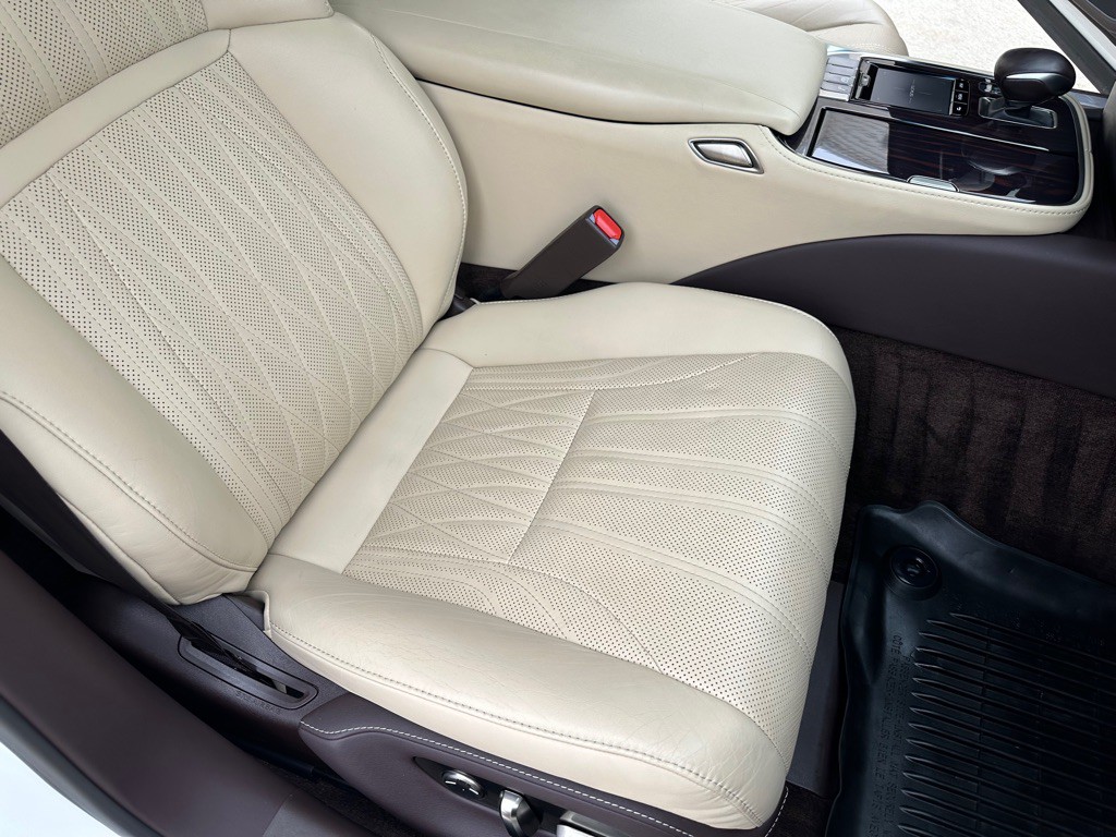 2018 Lexus LS Image 27