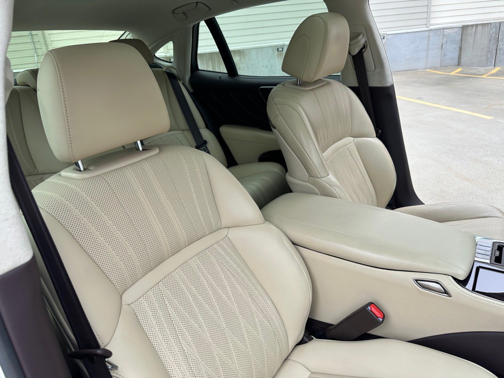 2018 Lexus LS Image 28