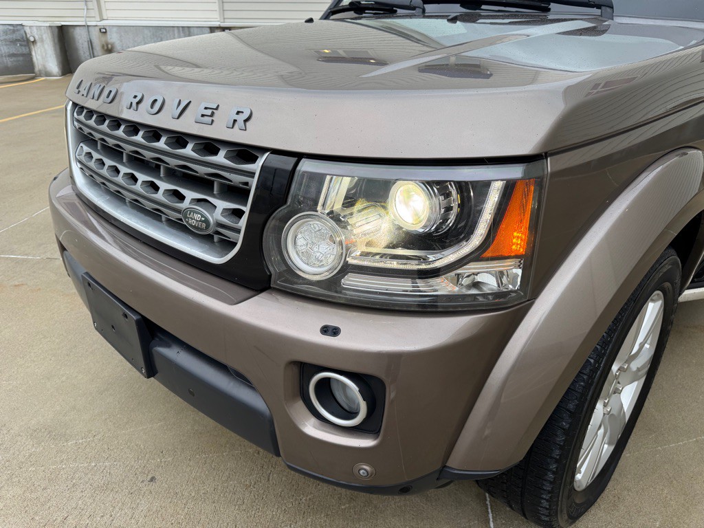 2015 Land Rover LR4 Image 9