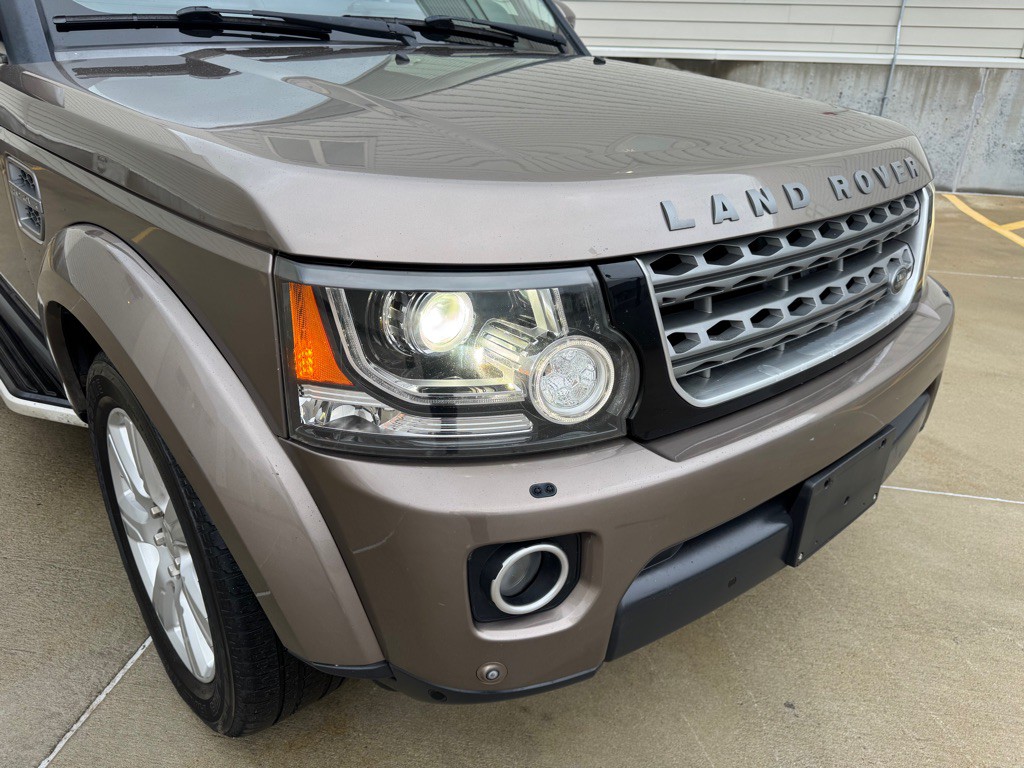 2015 Land Rover LR4 Image 10