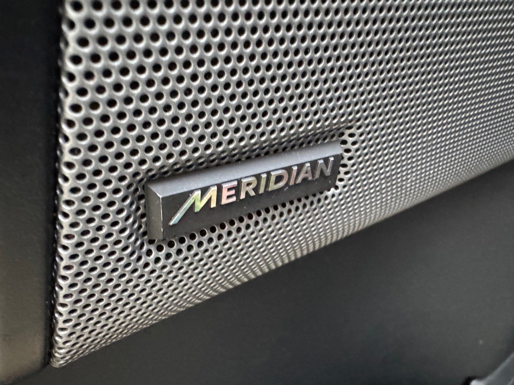 2015 Land Rover LR4 Image 13