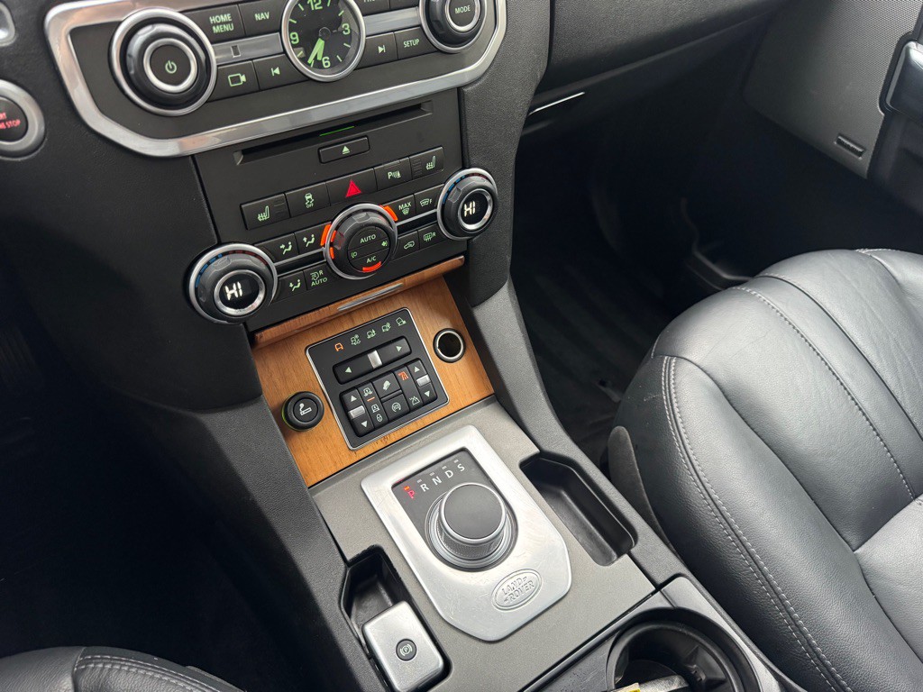2015 Land Rover LR4 Image 22