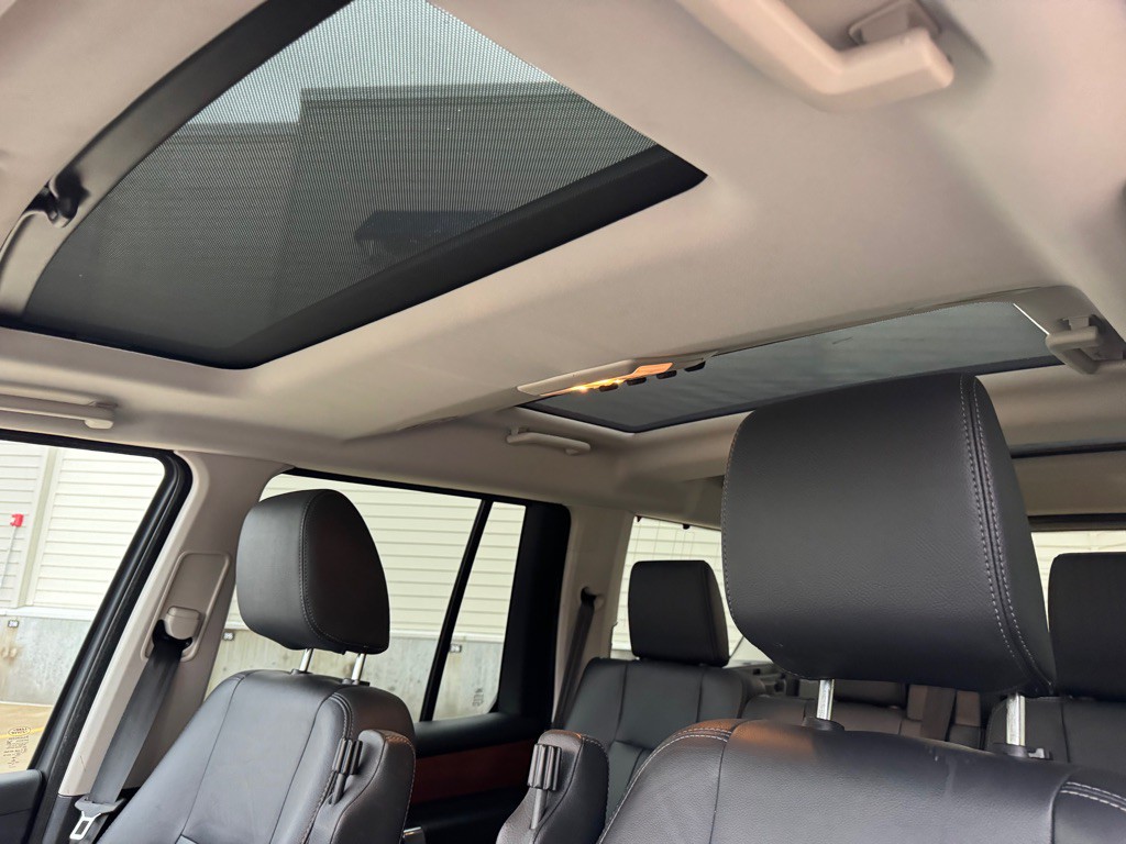 2015 Land Rover LR4 Image 24