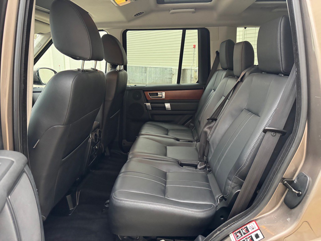 2015 Land Rover LR4 Image 26