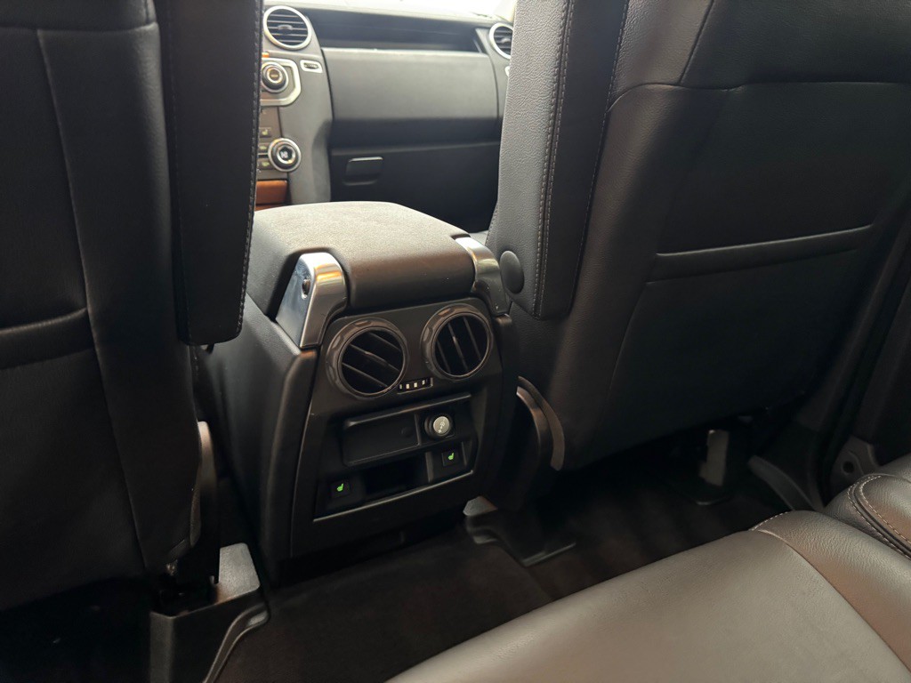 2015 Land Rover LR4 Image 27