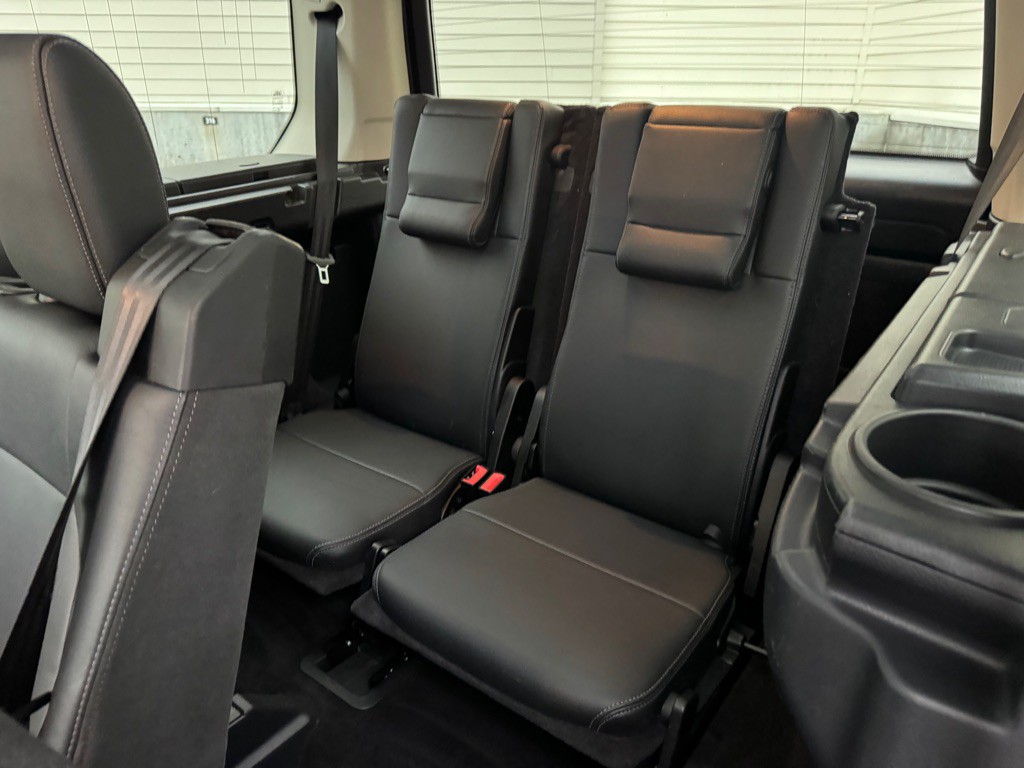 2015 Land Rover LR4 Image 28