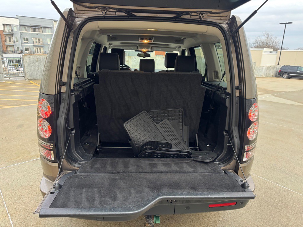 2015 Land Rover LR4 Image 29