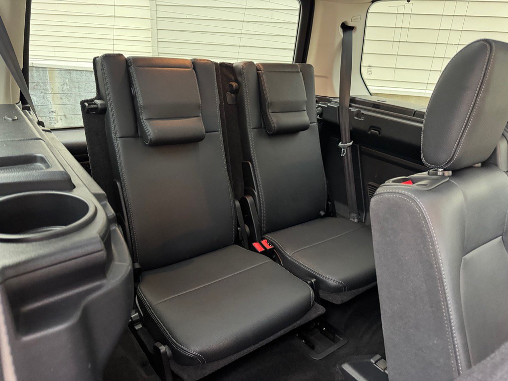 2015 Land Rover LR4 Image 32