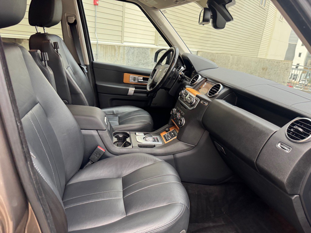 2015 Land Rover LR4 Image 34