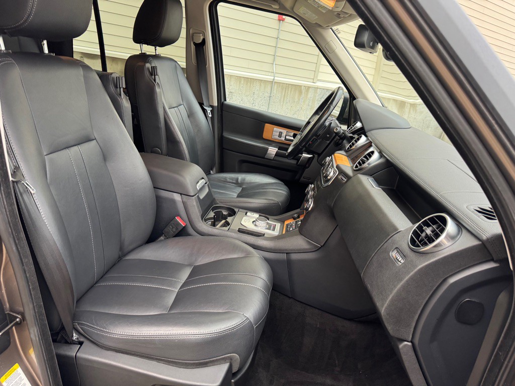 2015 Land Rover LR4 Image 35