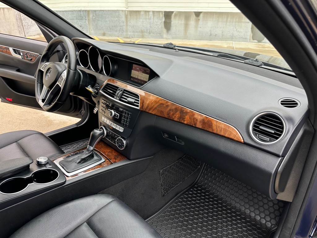 2013 Mercedes-Benz C-Class Image 24
