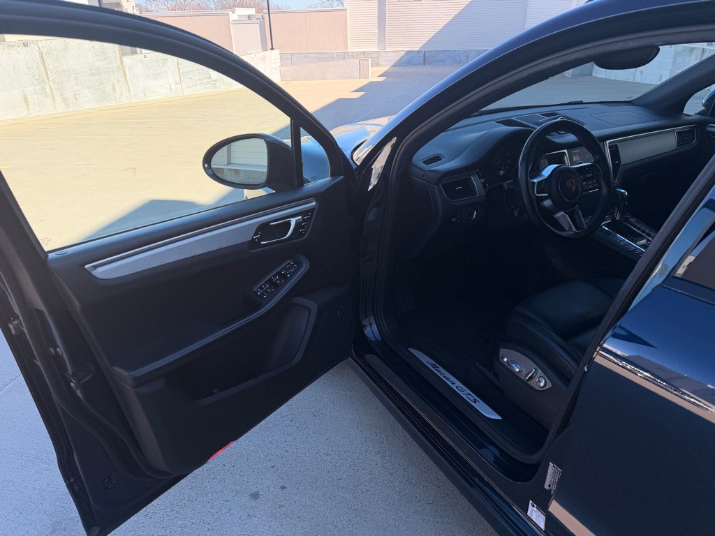 2017 Porsche Macan Image 9