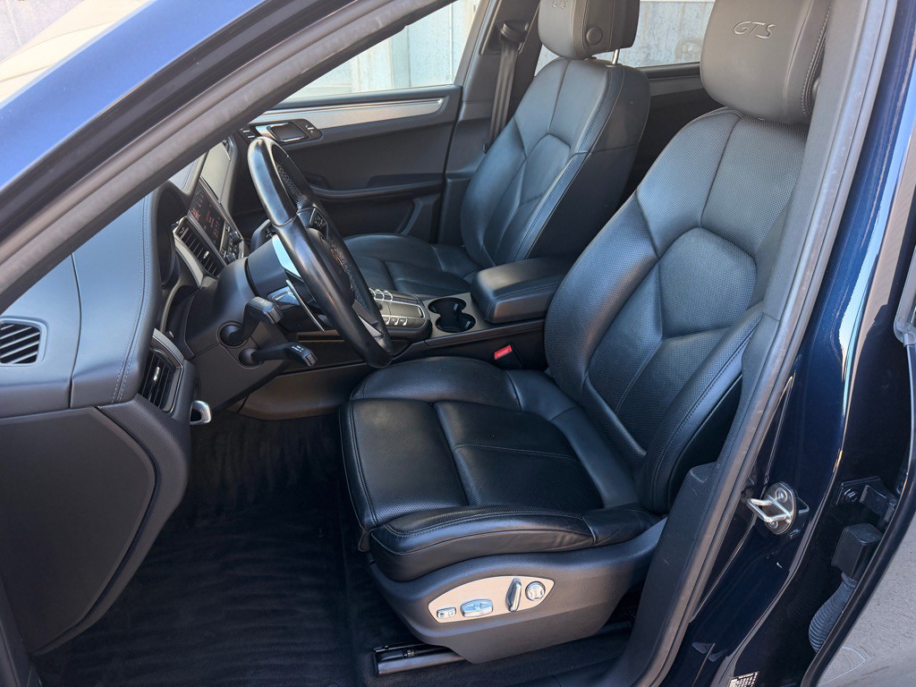 2017 Porsche Macan Image 10