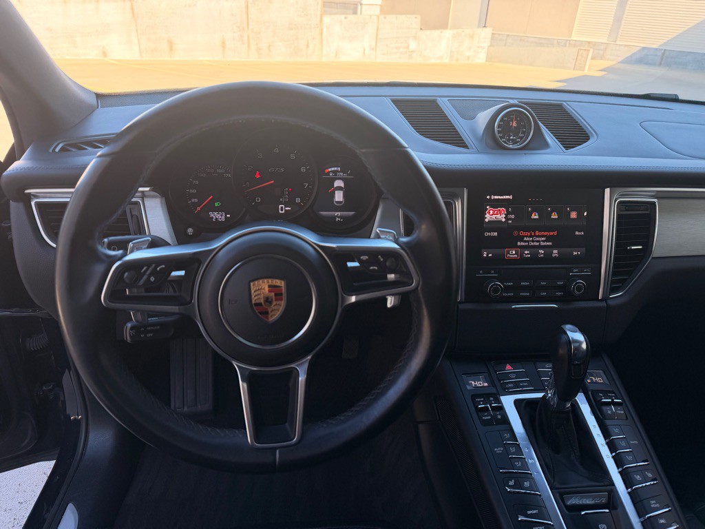 2017 Porsche Macan Image 11