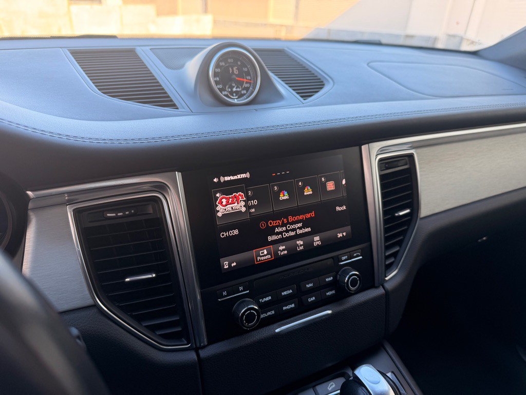 2017 Porsche Macan Image 13