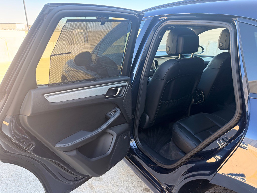 2017 Porsche Macan Image 14