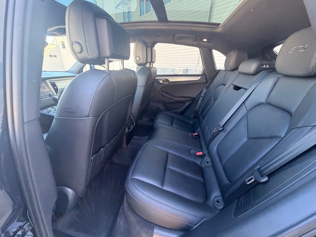 2017 Porsche Macan Image 15