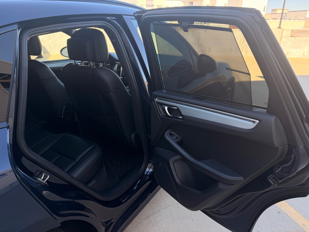 2017 Porsche Macan Image 17