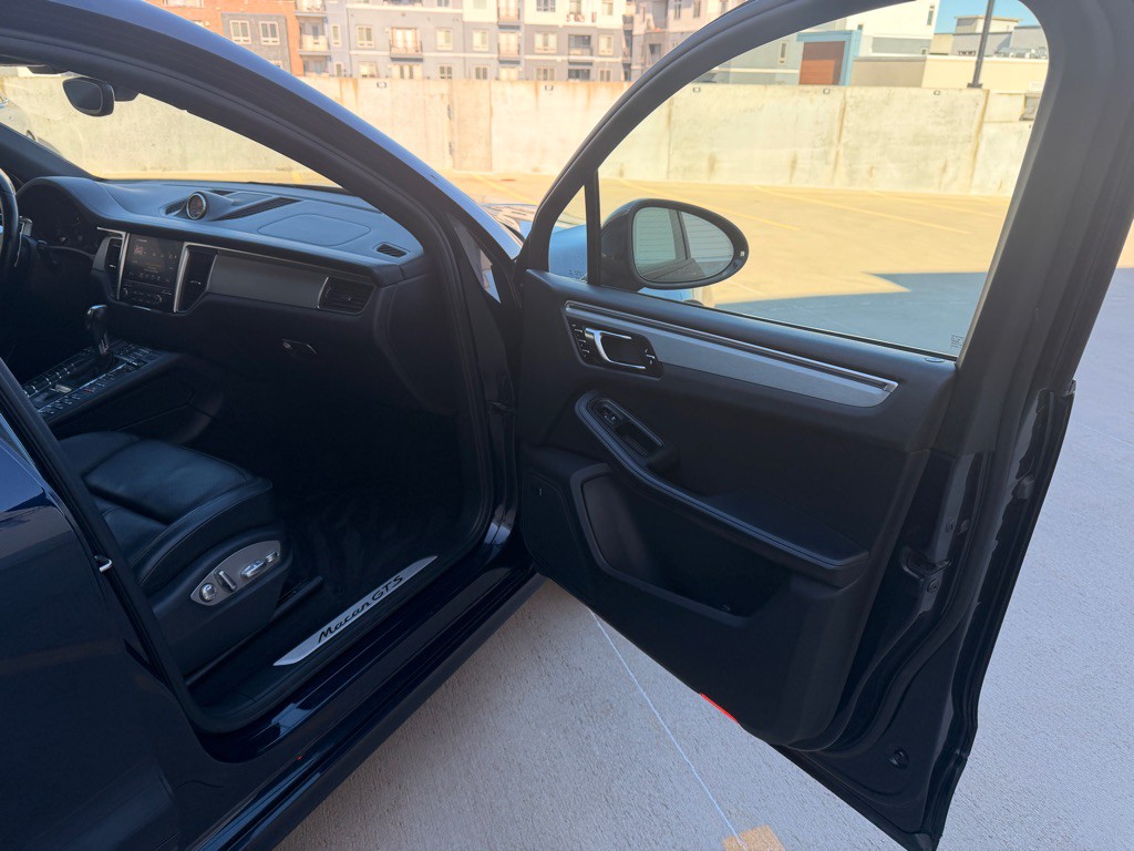 2017 Porsche Macan Image 19