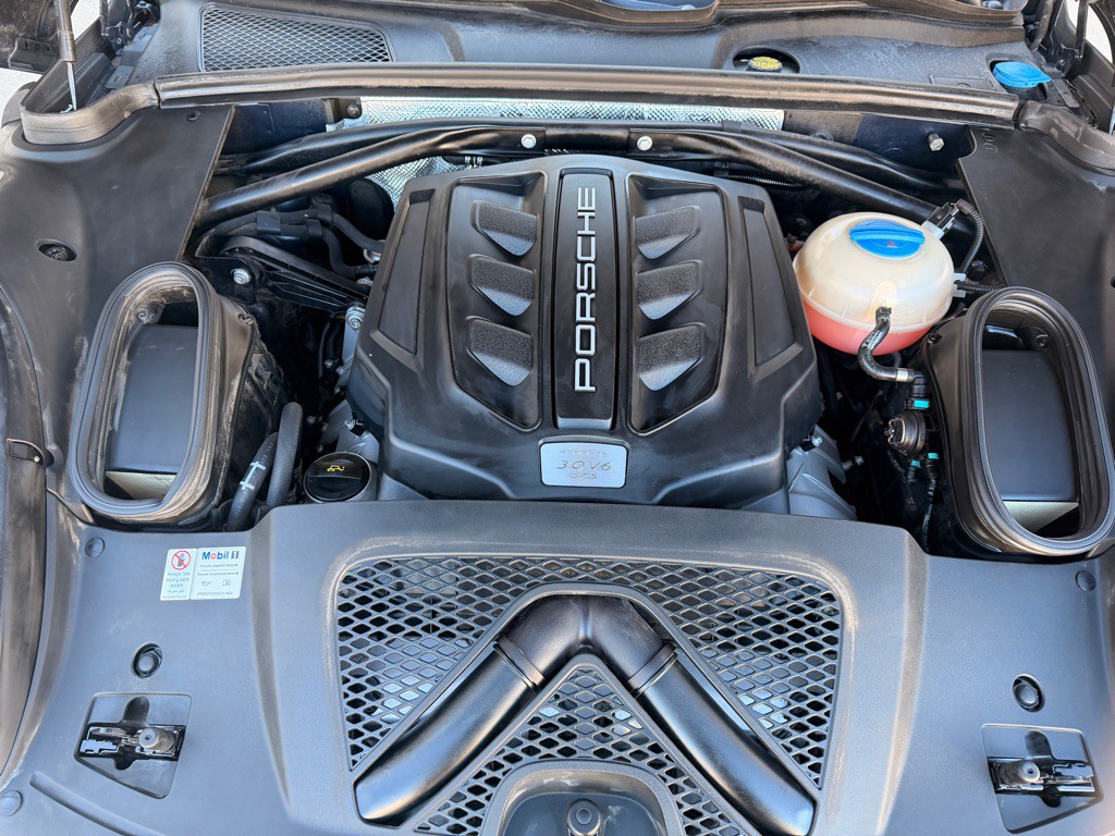 2017 Porsche Macan Image 22