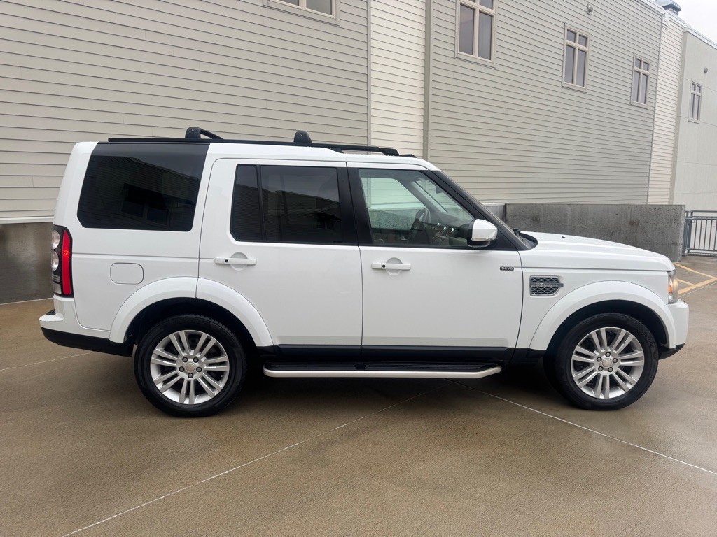 2015 Land Rover LR4 Image 2