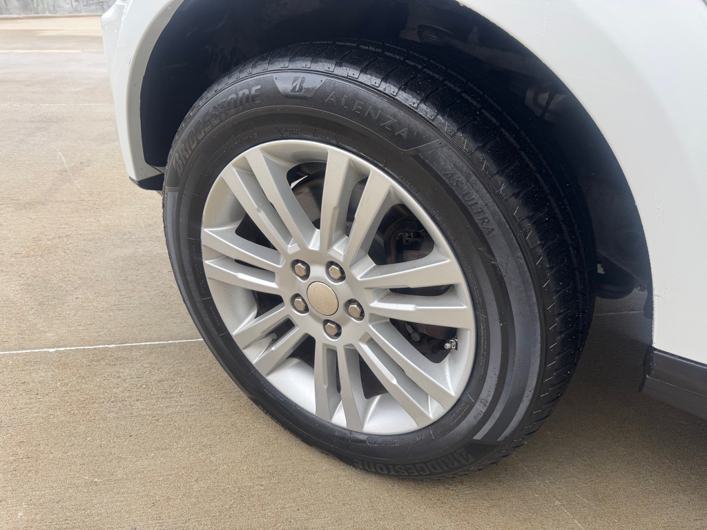 2015 Land Rover LR4 Image 9