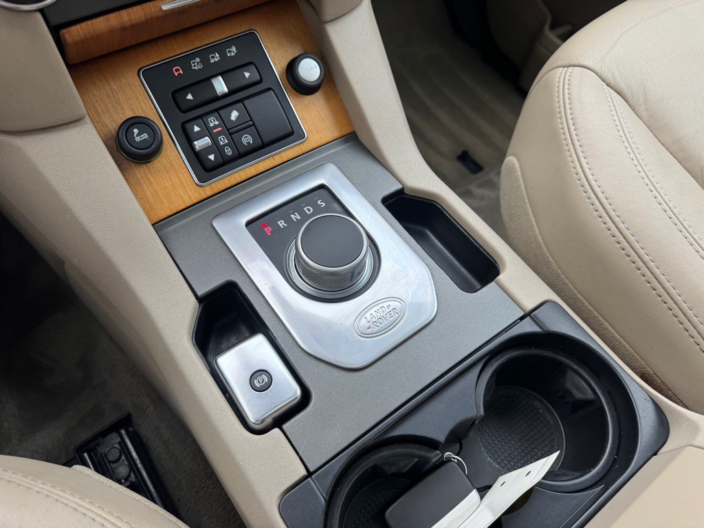 2015 Land Rover LR4 Image 22