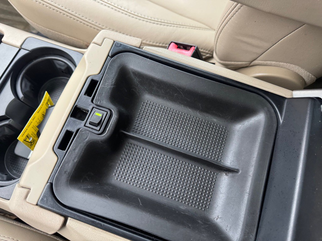 2015 Land Rover LR4 Image 23