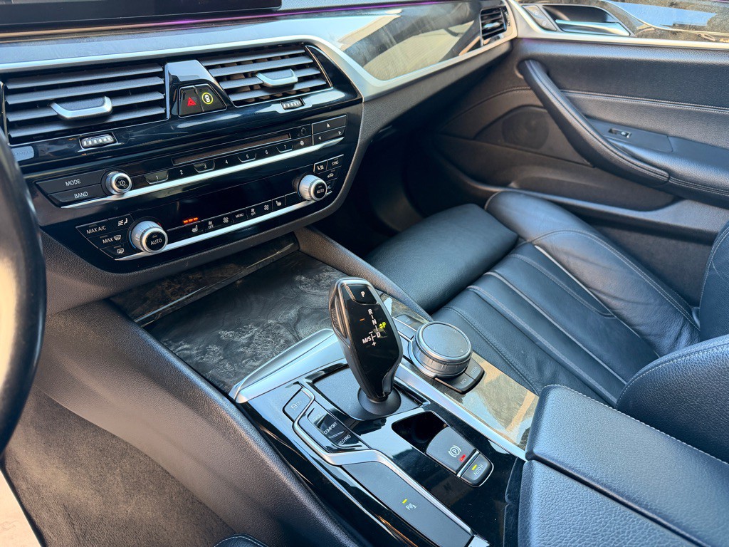 2019 BMW 5 Series Image 15