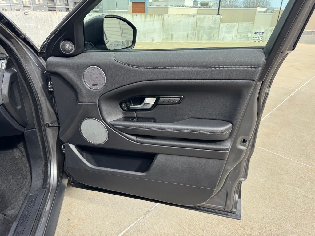 2017 Land Rover Range Rover Evoque Image 28