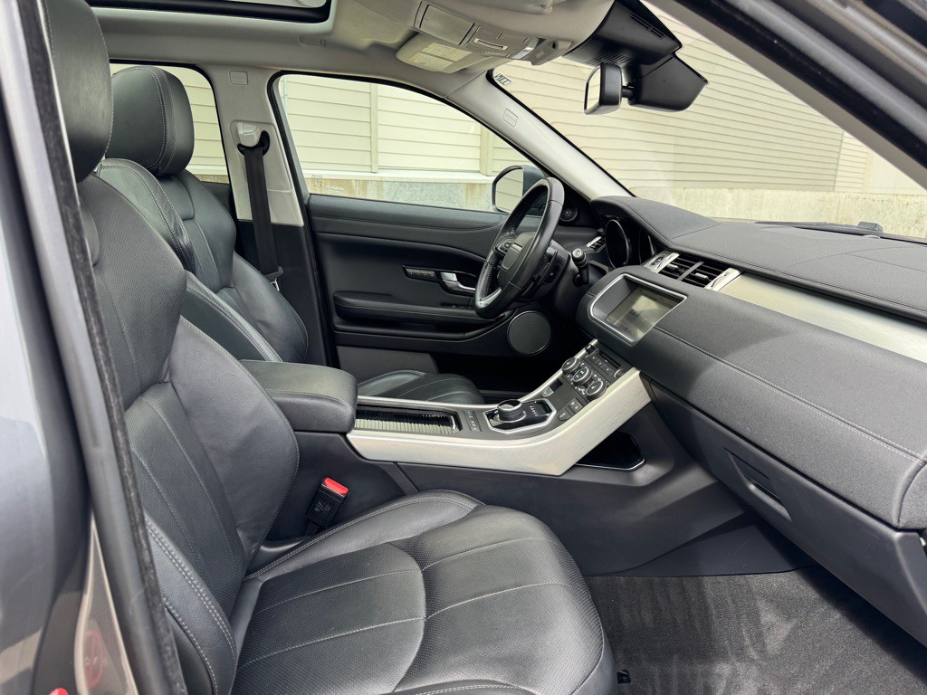 2017 Land Rover Range Rover Evoque Image 29